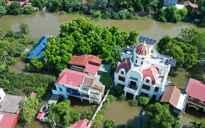 Biệt thự chìm trong biển nước, làng Quả Cảm thành "ốc đảo" giữa Bắc Ninh
