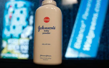 Johnson & Johnson bị tuyên bồi thường gần 25.000 tỷ đồng vì phấn rôm chứa chất gây ung thư, đối mặt hơn 67.000 vụ kiện
