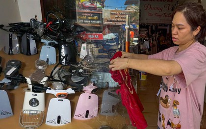 “Mất hết rồi!” - Tiếng khóc nghẹn giữa những cửa hàng tan hoang ở Thái Nguyên