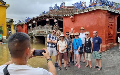 Du khách tấp nập trở lại Hội An