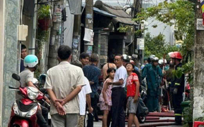 Người đàn ông dùng dao tấn công hàng xóm rồi cố thủ trong nhà ở TP.HCM