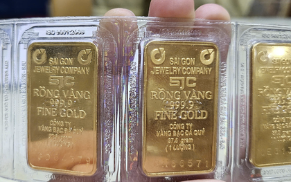 Tối 1-11, giá vàng miếng SJC trên thị trường tự do tiếp tục lao dốc