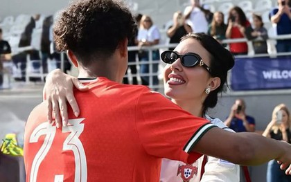 Mẹ của Cristiano Ronaldo Jr. là ai?