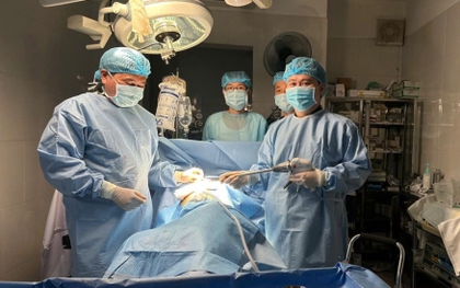 Ca mổ mở ngực cấp cứu đầu tiên ở Trường Sa thành công ngoạn mục