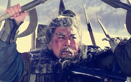 Người này vì cứu Quan Vũ mà tiết lộ "thiên cơ", tiếc rằng ông không hiểu mà đại bại ở Mạch Thành