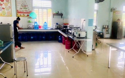 Hiệu trưởng Đỗ Văn Mỹ trực tiếp chế biến món cá kho có "vi khuẩn gây ngộ độc"