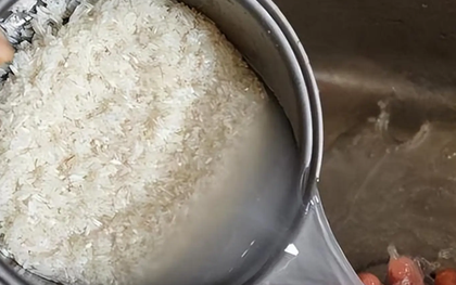 Vo gạo chắt lấy nước rồi bôi khắp nhà, hiệu quả "vàng mười" sẽ khiến bạn bất ngờ