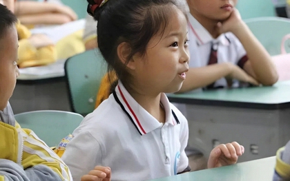 Giáo viên cảnh báo: Ở cấp 1, đừng thấy con được 9, 10 mà vội kết luận học giỏi, những đứa trẻ giỏi thực sự có 3 đặc điểm này!