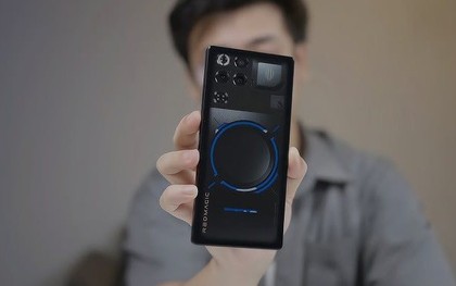 Cây bút công nghệ: "Cầm mẫu điện thoại này đi trên đường, ai cũng phải ngoái lại hỏi tôi máy gì đấy?"