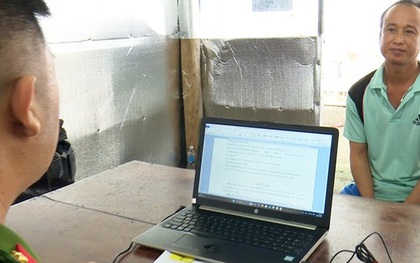 CLIP: Bắt tạm giam đối tượng dụ cho tiền rồi hiếp dâm 2 bé gái cùng xóm