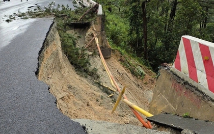 Đèo Prenn ở Đà Lạt bị "trôi" mảng đường lớn
