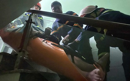 Kịp thời cứu hộ người đàn ông 150 kg bị tai biến ở ngôi nhà cao tầng tại TP.HCM