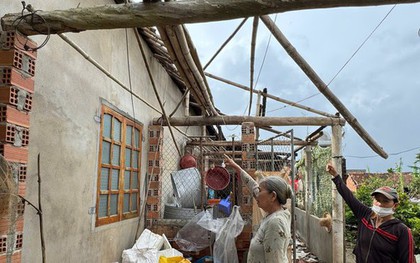 Gia Lai: Lốc xoáy bất ngờ cuốn tốc mái 10 nhà dân mới sửa sau bão