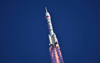 Rác vũ trụ va vào tàu Thần Châu 20 khiến phi hành gia Trung Quốc mắc kẹt, báo động nguy cơ từ quỹ đạo ngày càng hỗn loạn