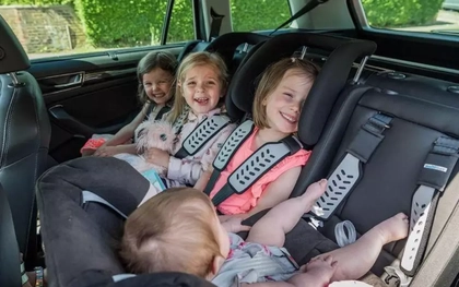 Cục CSGT: Người dân có thể sử dụng đai trẻ em, ghế trẻ em hoặc đệm trẻ em trên ô tô