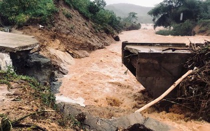 Quảng Ngãi mưa trắng trời, lũ các sông lên nhanh
