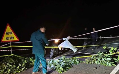 Đường liên xã ở Lâm Đồng nứt toác, sụt sâu 1,5 m