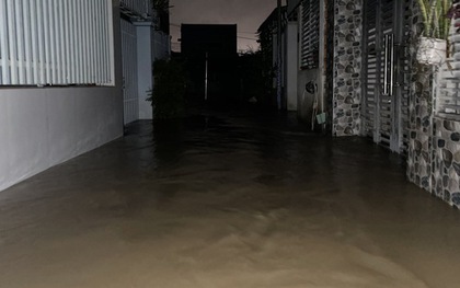 Nha Trang lũ chồng lũ, ngập nặng trong đêm