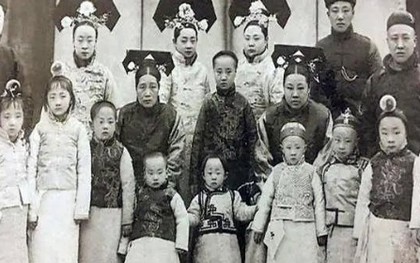 Loạt ảnh hiếm gia đình Phổ Nghi: Mẹ ruột chỉ còn vài khoảnh khắc, người ông nhớ suốt đời lại gây bất ngờ