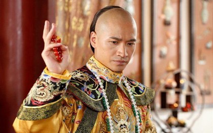 Đến thăm Ngao Bái ốm phát hiện có con dao găm dưới chiếu, vua Khang Hy nói 1 câu mà giành lại cả giang sơn