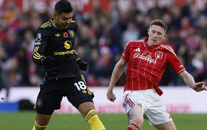 Trọng tài giúp sức, Man Utd vẫn suýt thua