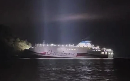 Hàn Quốc giải cứu 267 người trên phà mắc cạn