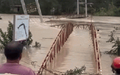 Clip cầu treo dân sinh bắc qua sông Đa Nhim bị cuốn trôi: Gấp rút di dời dân