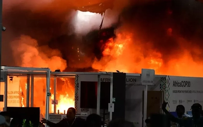 Cháy lớn làm gián đoạn đàm phán tại COP30, hàng nghìn đại biểu phải sơ tán