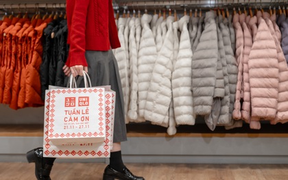 Cửa hàng UNIQLO nhuộm đỏ ưu đãi dịp cuối năm: Loạt TikToker đổ bộ, giỏ hàng không thể thiếu áo khoác chống tia UV PUFFTECH