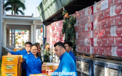 Quảng Ninh quyên góp thần tốc hơn 45 tấn hàng tới vùng lũ Lâm Đồng
