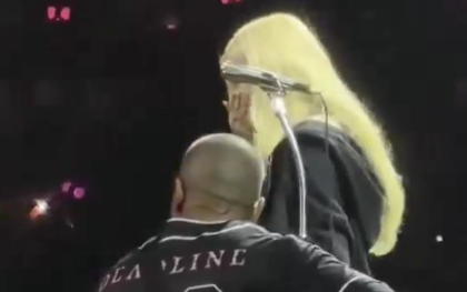 Thành viên hát hay nhất BLACKPINK xin lỗi