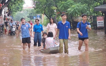Nhiều đại học giảm học phí, cấp học bổng hỗ trợ sinh viên vùng bão lũ