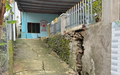 Hiện trường sạt lở nghiêm trọng, nhà cửa nứt toác ở Đắk Lắk