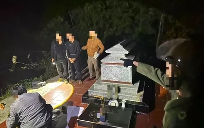 Giấu hơn 2.000 viên ma túy trong nghĩa địa để dùng dần