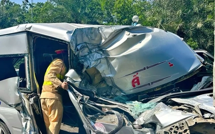 Giải cứu nữ hành khách mắc kẹt trong ô tô biến dạng sau va chạm