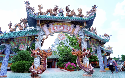 Bí ẩn ngôi miếu 300 năm tuổi nổi lềnh bềnh giữa sông Sài Gòn và giai thoại về những con rồng linh thiêng