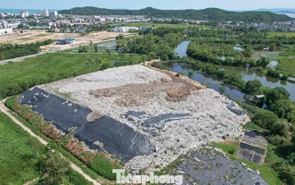 Núi rác ‘án ngữ’ khu du lịch biển Sầm Sơn