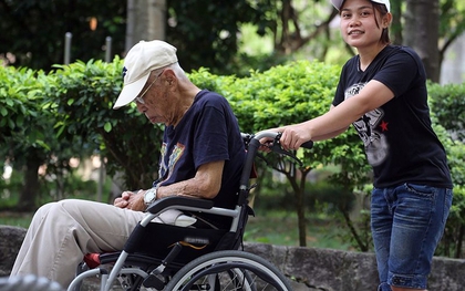 Giúp việc được trả lương 50 triệu/ tháng chỉ để “cứu” cụ ông khỏi nhu cầu bị bỏ quên của tuổi già