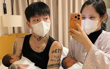 Nữ ca sĩ 20 tuổi hạ sinh cặp sinh đôi, bé phải thở máy gấp