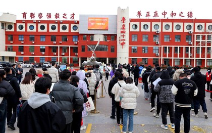 Sắp diễn ra cuộc "đại chiến" tại nền kinh tế lớn thứ 2 thế giới: Kỷ lục 3,7 triệu người cạnh tranh giành "bát cơm sắt", tỷ lệ 1 chọi gần 100, ôn thi bất kể ngày đêm