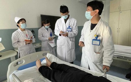 Người đàn ông cấp cứu giữa đêm vì uống thứ này trước khi ngủ: Bác sĩ cảnh báo “chứa chất độc mạnh”