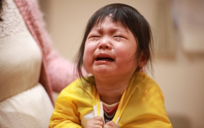 Trẻ hay khóc và cố nhịn không khóc từ nhỏ lớn lên sẽ có sự khác biệt một trời một vực, cha mẹ TUYỆT ĐỐI đừng xem nhẹ!