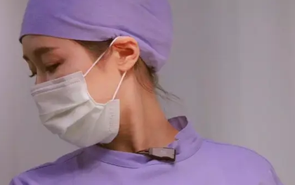 Nữ sinh điều dưỡng dùng 6 chai cồn cọ rửa chân suốt 2 tiếng mỗi đêm, nguyên nhân là...