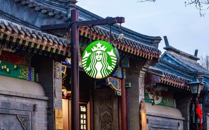 Đấu với cafe 35k của Luckin, Cotti, Starbucks Trung Quốc bán quyền kiểm soát cho ‘ông trùm’ đang hỗ trợ Mixue