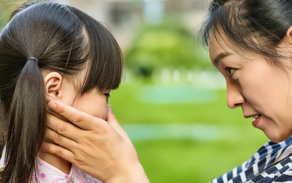 Cô bé lớp 3 viết văn tả nỗi cô đơn được 10 điểm, cả bài không một tính từ nhưng ai đọc cũng phải khóc