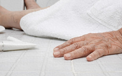 Người đàn ông 51 tuổi tử vong vì thói quen tắm đêm theo cách "vạn người mê"