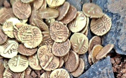 Phát hiện chiếc nồi đất chứa 103 đồng tiền vàng chôn trong ngôi đền