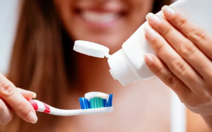 Nên đánh răng trước hay sau bữa sáng?