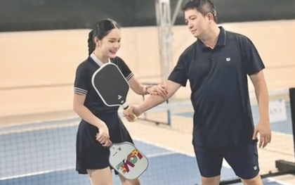 Đoàn Di Băng và Nguyễn Quốc Vũ chơi pickleball