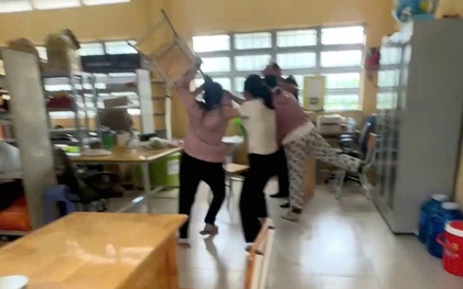 Tạm đình chỉ thầy giáo nhắn tin thân mật với nữ sinh